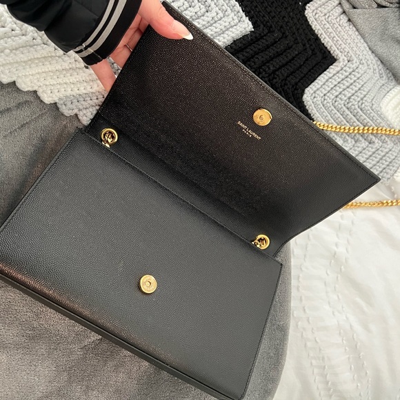 KATE MEDIUM CHAIN BAG IN GRAIN DE POUDRE EMBOSSED LEATHER IN GOLD HARDWARE - Picture 4 of 5